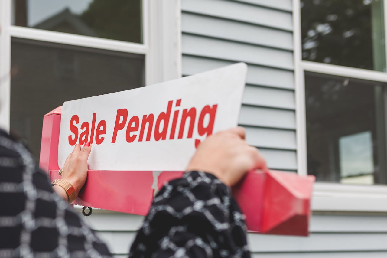 photo of sale pending sign representing the pending sale when parties disagree on the sale of an estate property